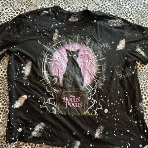 Disney Hocus Pocus Black T‑Shirt with Pink Cat Graphic